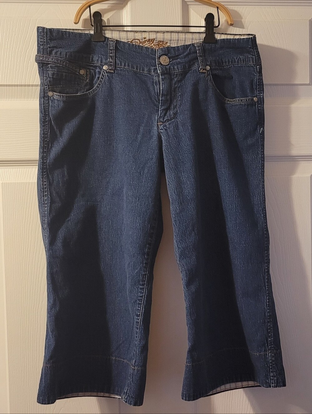 Y2K Jessica Simpsom Women’s Dark Blue Denim Capri. Size 11